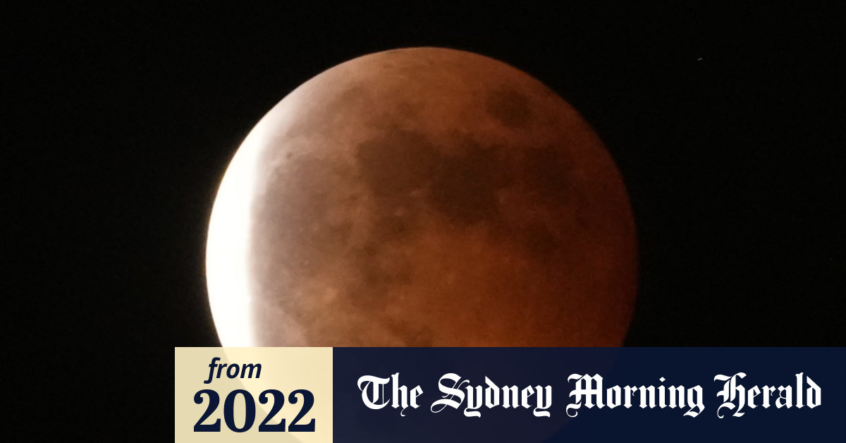 Full 'blood moon' lunar eclipse